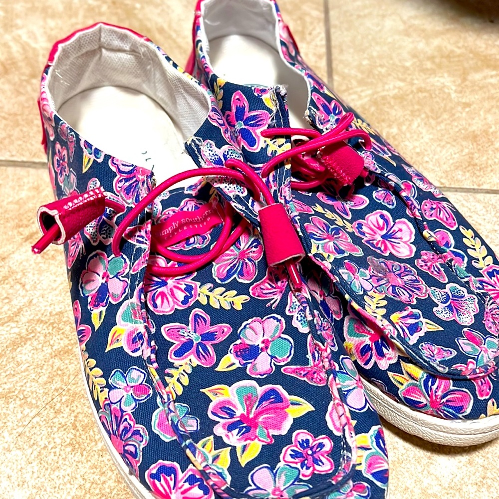 Simply Southern size 8 slip on shoes. Blue with flowers